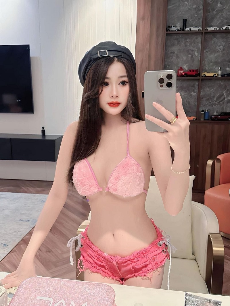 Đồ bơi gái xinh mặc bikini màu hồng ngọt ngào sexy 4