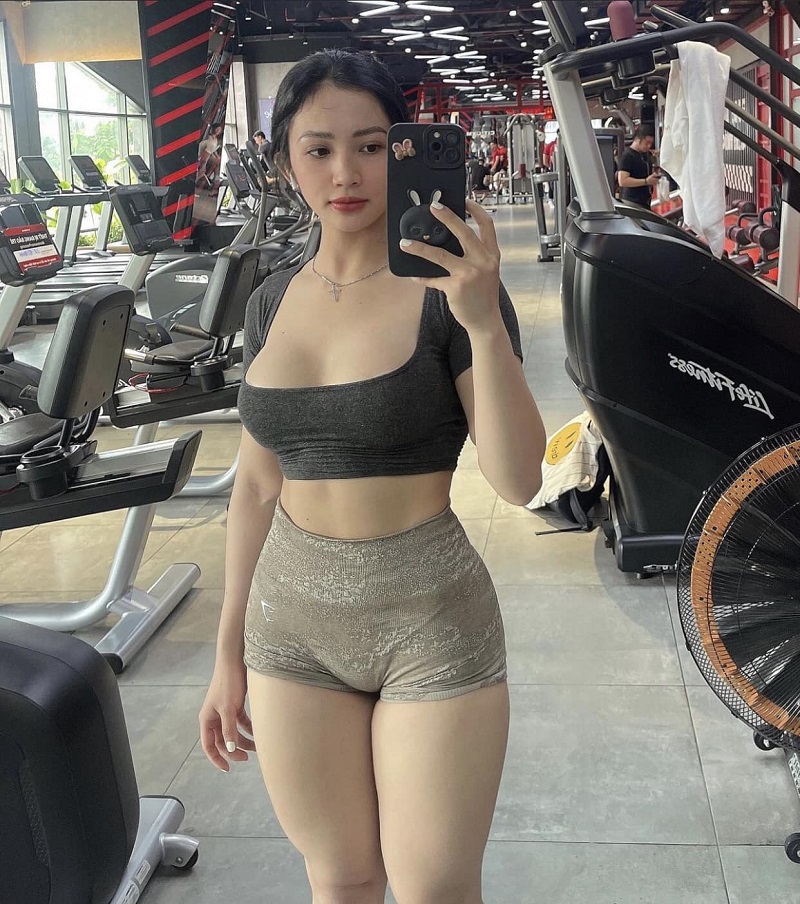 Gái xinh mặc bikini tập gym sexy 3