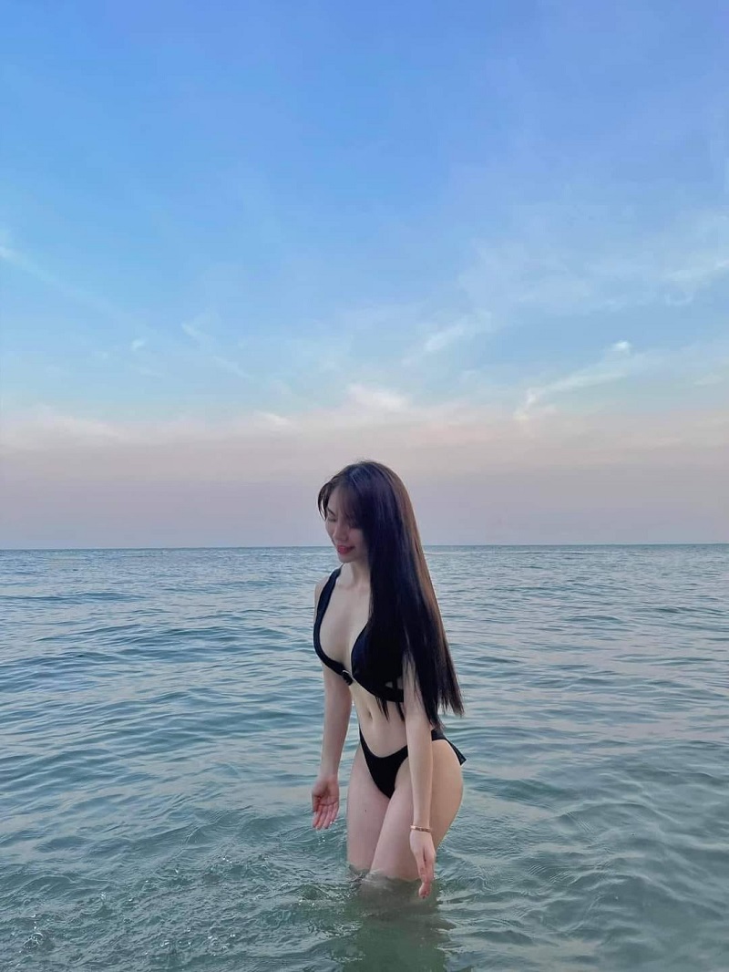 Gái xinh việt nam mặc bikini đi biển sexy 7