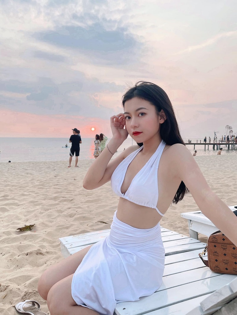 Streamer Trang Lucy mặc bikini sexy đến bỏng mắt 25